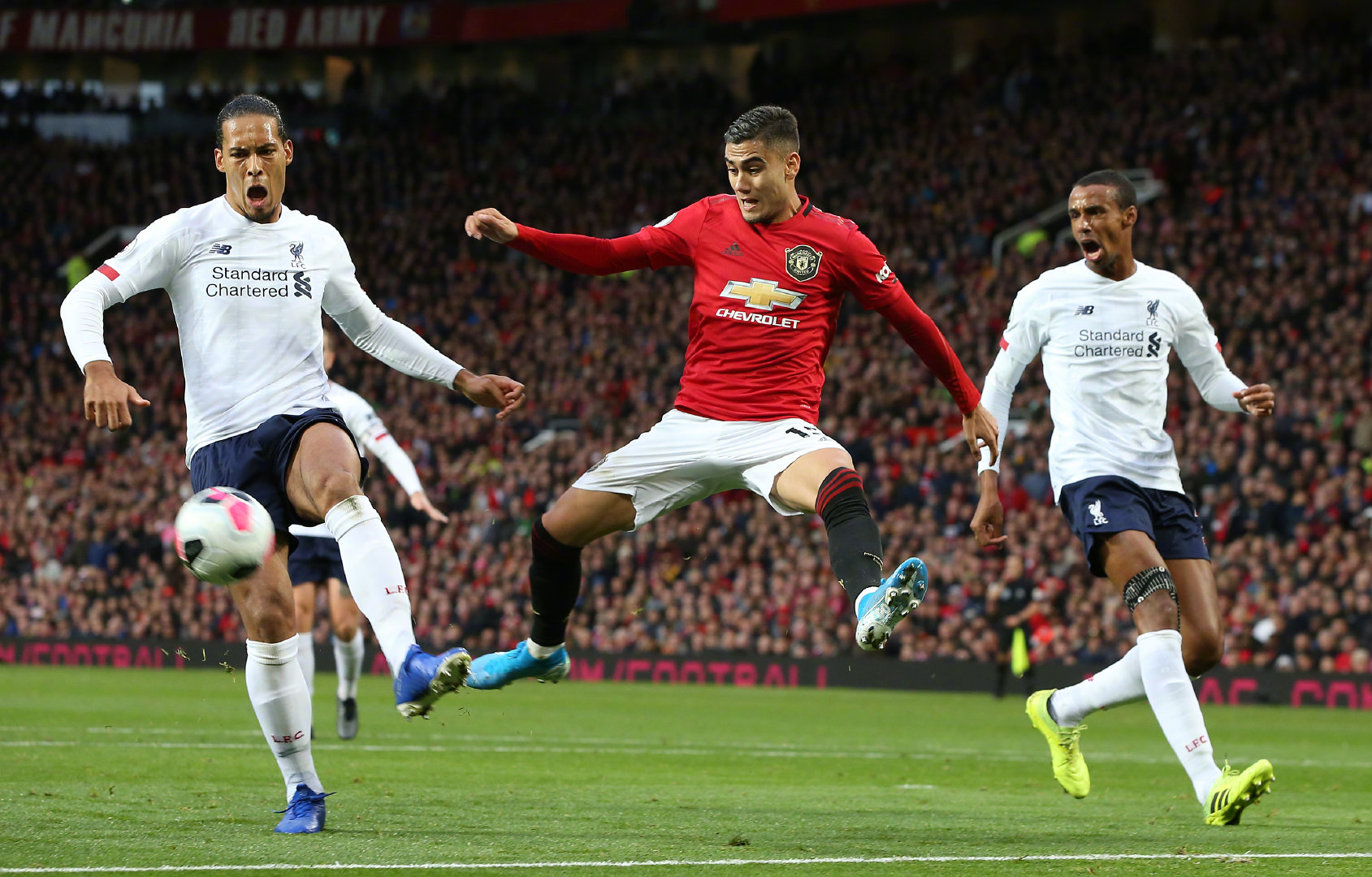 瓜帅：我们要拿98分才能英超夺冠；与摄影师冲突后马上道歉了